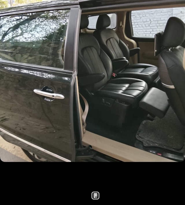 Second-hand 2020 Kia Carnival Premium for sale in New Delhi-8