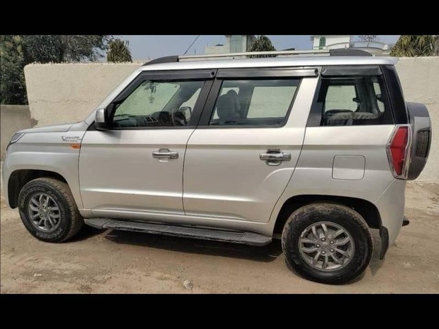 Second-hand 2018 Mahindra TUV 300 T10 for sale in Dehradun-2