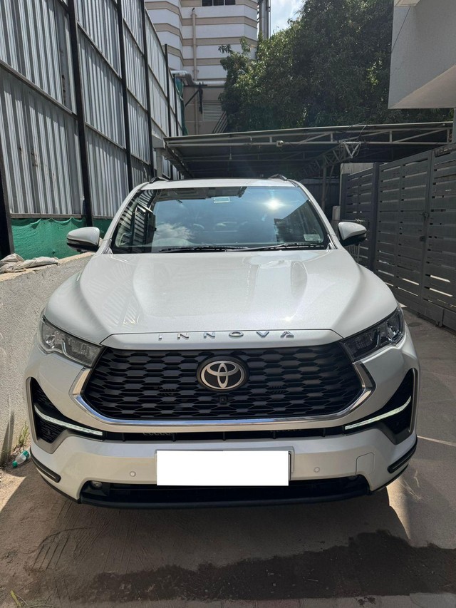 Second-hand 2023 Toyota Innova Hycross ZX Hybrid BSVI for sale in Chennai-4