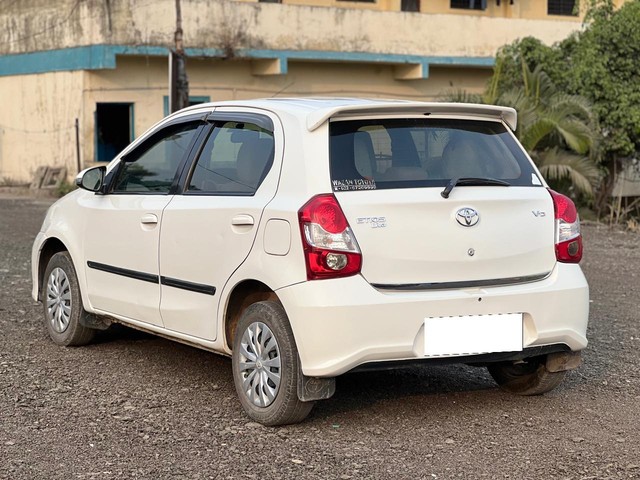 Second-hand 2017 Toyota Etios Liva 1.4 VD for sale in Pune-9