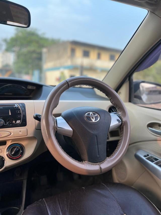 Second-hand 2017 Toyota Etios Liva 1.4 VD for sale in Pune-7