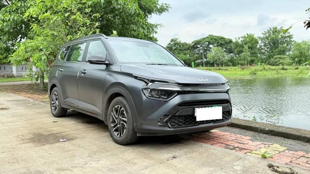 Second-hand 2023 Kia Carens X-Line Diesel AT 6 STR for sale in Bilimora-2