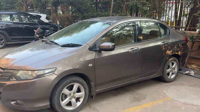 Second-hand 2011 Honda City V AT for sale in New Delhi-7
