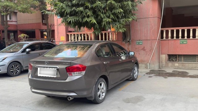 Second-hand 2011 Honda City V AT for sale in New Delhi-9