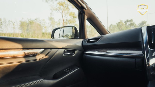 Second-hand 2022 Toyota Vellfire Executive Lounge BSVI for sale in New Delhi-3