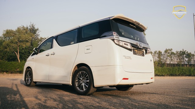 Second-hand 2022 Toyota Vellfire Executive Lounge BSVI for sale in New Delhi-2