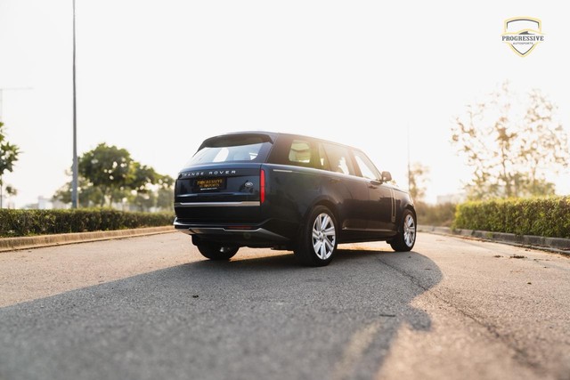 Second-hand 2023 Land Rover Range Rover 3.0 I Diesel LWB HSE for sale in New Delhi-10