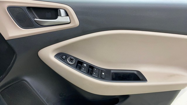 Second-hand 2018 Hyundai i20 1.2 Asta for sale in Navi Mumbai-5