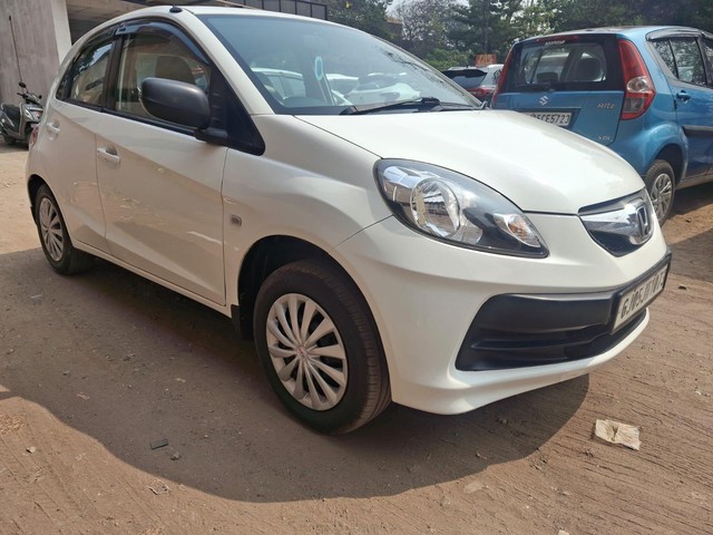 Second-hand 2014 Honda Brio E MT for sale in Surat-5