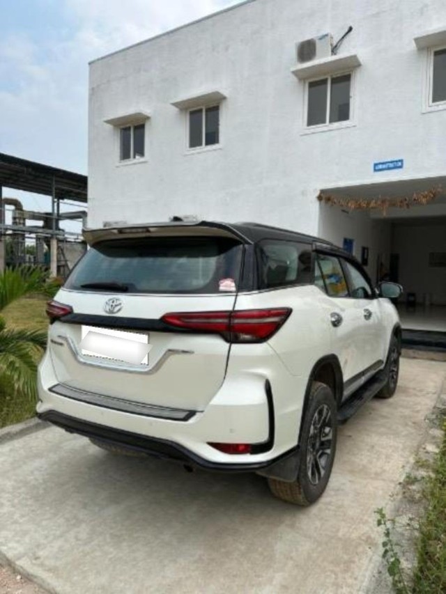 Toyota Fortuner Legender 4x4 AT 2023 Second-hand 2021 Toyota Fortuner Legender 4x4 AT 2023 for sale in Hyderabad-11
