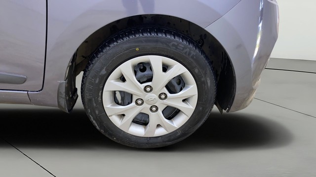 Second-hand 2015 Hyundai Grand i10 Sportz for sale in Ahmedabad-26