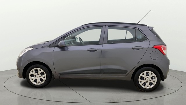 Second-hand 2015 Hyundai Grand i10 Sportz for sale in Ahmedabad-16