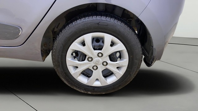 Second-hand 2015 Hyundai Grand i10 Sportz for sale in Ahmedabad-28