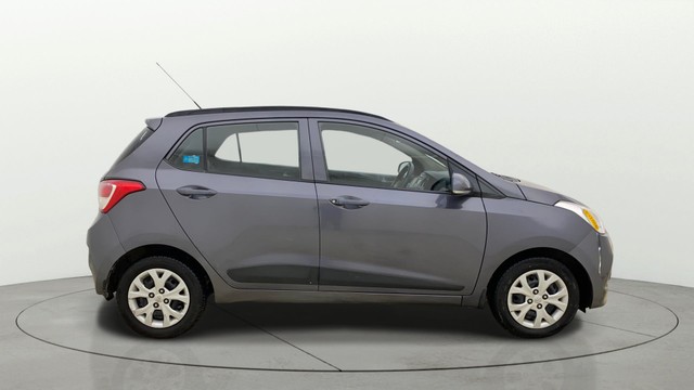 Second-hand 2015 Hyundai Grand i10 Sportz for sale in Ahmedabad-12