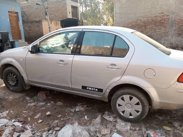 Second-hand 2012 Ford Fiesta Classic 1.6 Duratec LXI for sale in New Delhi-8