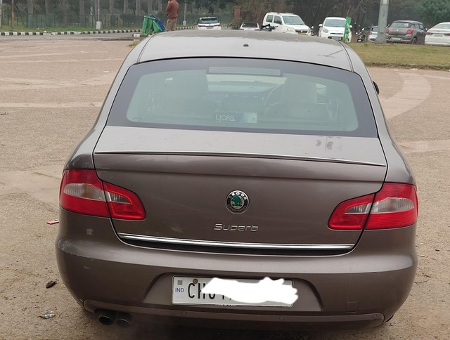 Second-hand 2011 Skoda Superb 1.8 TSI MT for sale in Chandigarh-1