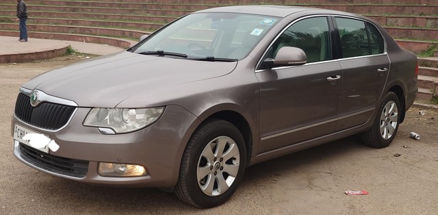 Second-hand 2011 Skoda Superb 1.8 TSI MT for sale in Chandigarh-9