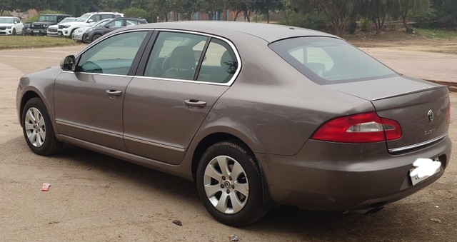 Second-hand 2011 Skoda Superb 1.8 TSI MT for sale in Chandigarh-2