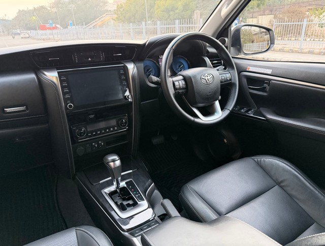 Second-hand 2022 Toyota Fortuner 4X2 Diesel AT BSVI for sale in New Delhi-17
