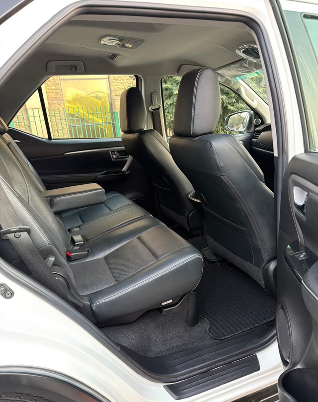 Second-hand 2022 Toyota Fortuner 4X2 Diesel AT BSVI for sale in New Delhi-6