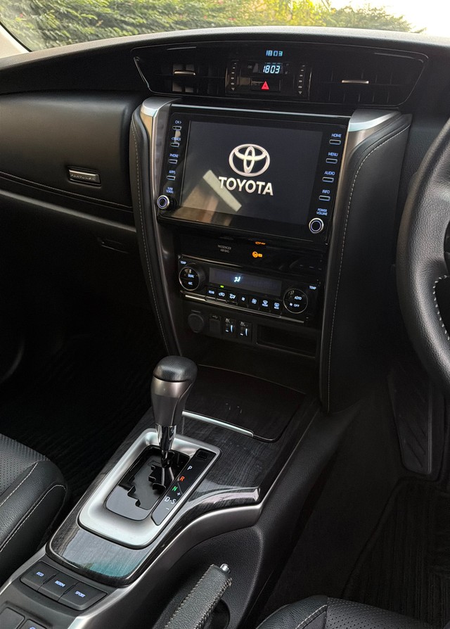 Second-hand 2022 Toyota Fortuner 4X2 Diesel AT BSVI for sale in New Delhi-16