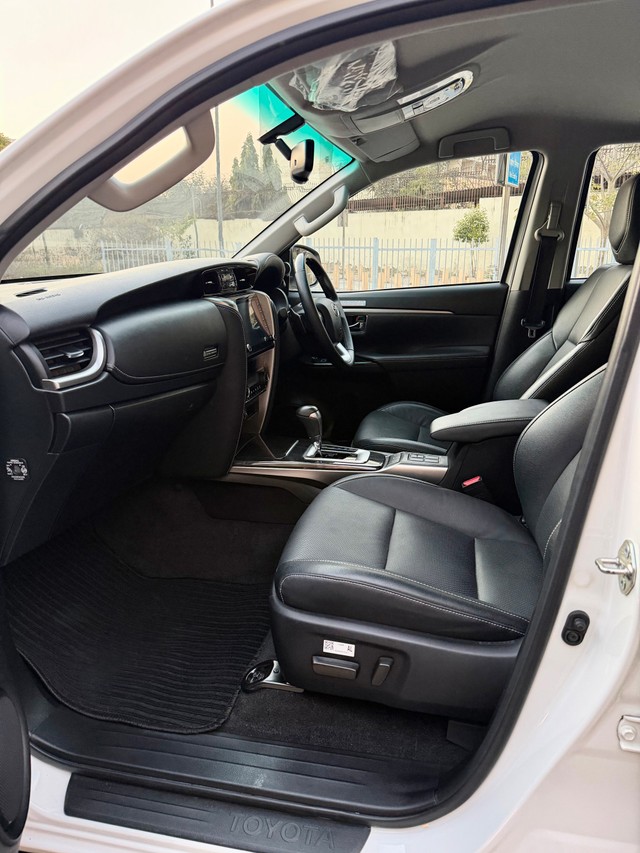 Second-hand 2022 Toyota Fortuner 4X2 Diesel AT BSVI for sale in New Delhi-18