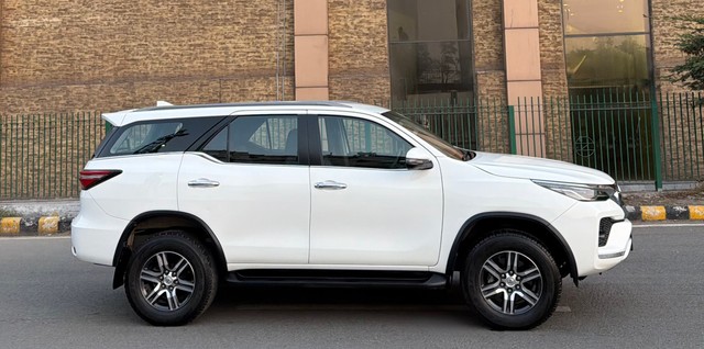 Second-hand 2022 Toyota Fortuner 4X2 Diesel AT BSVI for sale in New Delhi-1