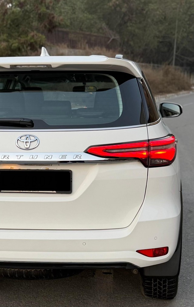 Second-hand 2022 Toyota Fortuner 4X2 Diesel AT BSVI for sale in New Delhi-2