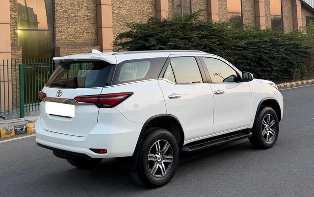 Second-hand 2022 Toyota Fortuner 4X2 Diesel AT BSVI for sale in New Delhi-9