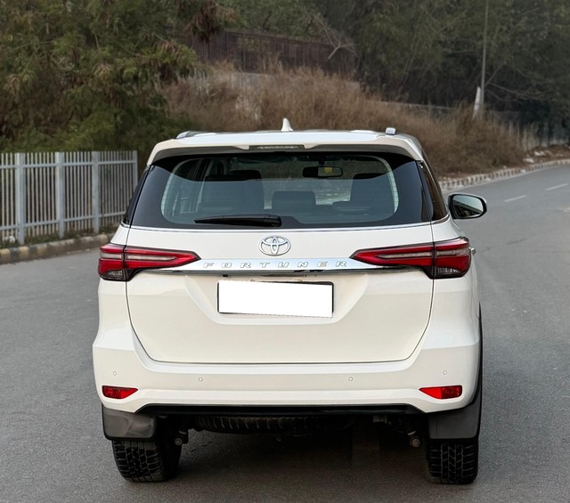 Second-hand 2022 Toyota Fortuner 4X2 Diesel AT BSVI for sale in New Delhi-12