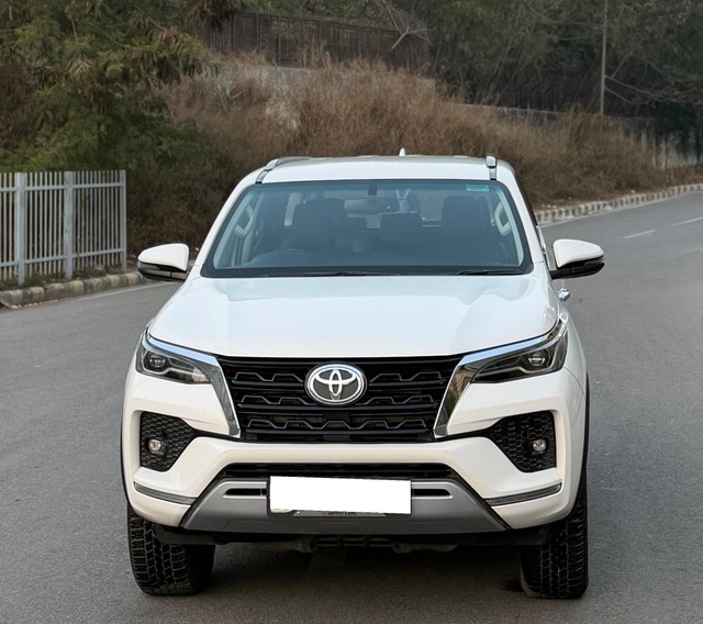 Second-hand 2022 Toyota Fortuner 4X2 Diesel AT BSVI for sale in New Delhi-5