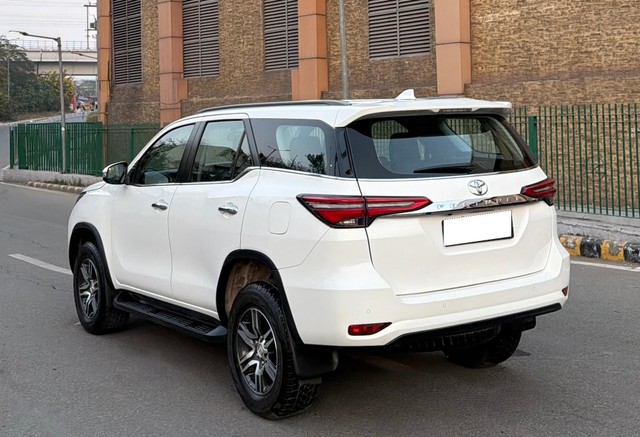 Second-hand 2022 Toyota Fortuner 4X2 Diesel AT BSVI for sale in New Delhi-3