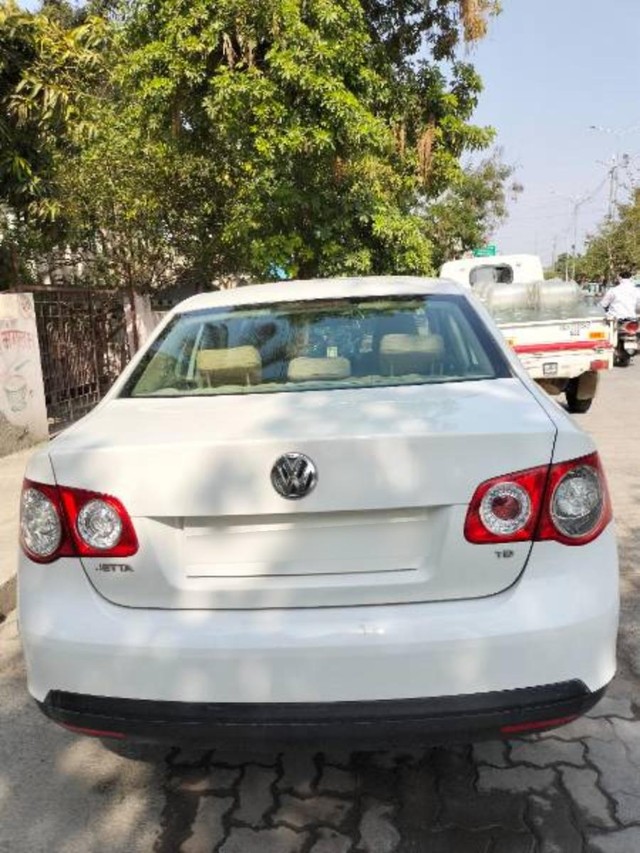 Second-hand 2010 Volkswagen Jetta 2.0 TDI Comfortline for sale in Nanded-2