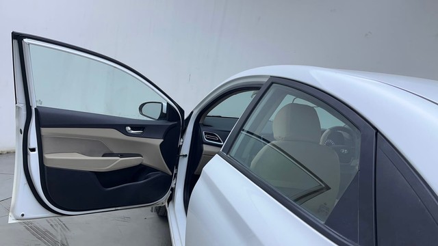 Second-hand 2022 Hyundai Verna S Plus Diesel for sale in Hyderabad-33