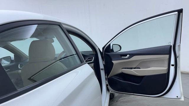 Second-hand 2022 Hyundai Verna S Plus Diesel for sale in Hyderabad-16