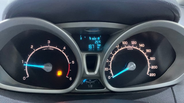 Second-hand 2014 Ford Ecosport 1.5 TDCi Titanium BSIV for sale in Hyderabad-13