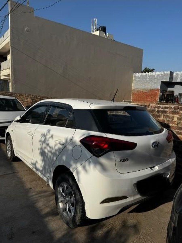 Second-hand 2015 Hyundai i20 1.2 Anniversary Edition for sale in Panchkula-3