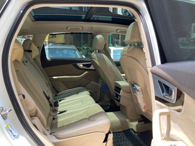 Second-hand 2017 Audi Q7 45 TDI Quattro Premium Plus for sale in Mumbai-4