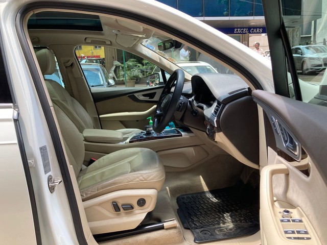 Second-hand 2017 Audi Q7 45 TDI Quattro Premium Plus for sale in Mumbai-7