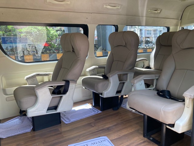 Toyota HiAce Commuter Van Second-hand 2013 Toyota HiAce Commuter Van for sale in Mumbai-8