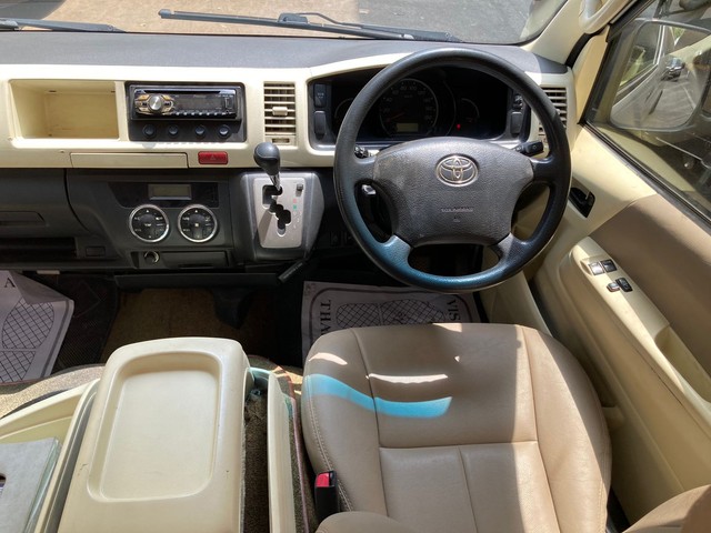 Toyota HiAce Commuter Van Second-hand 2013 Toyota HiAce Commuter Van for sale in Mumbai-4