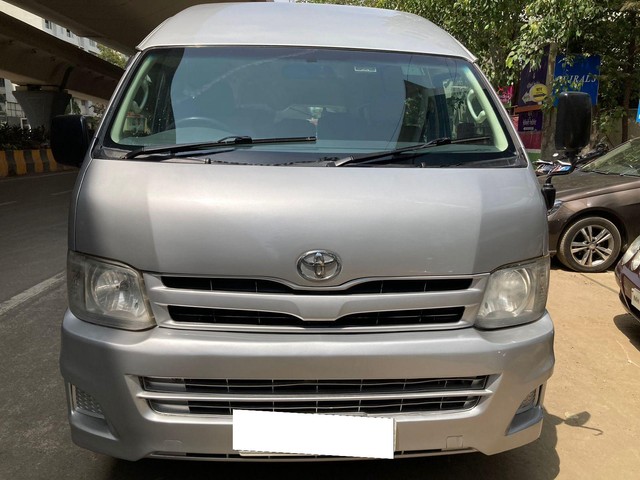 Toyota HiAce Commuter Van Second-hand 2013 Toyota HiAce Commuter Van for sale in Mumbai-0