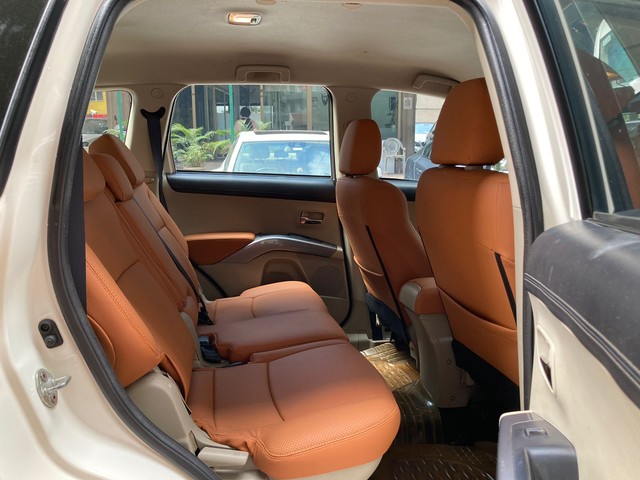 Second-hand 2012 Mitsubishi Outlander 2.4 for sale in Mumbai-4