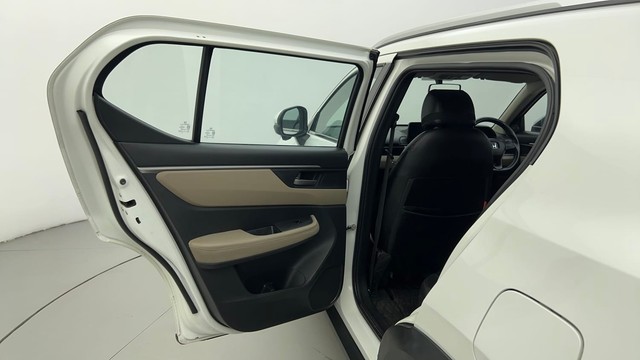 Second-hand 2023 Honda Elevate VX Non RF for sale in Ahmedabad-32