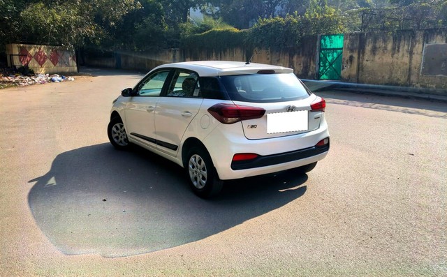 Second-hand 2018 Hyundai i20 1.2 Spotz for sale in New Delhi-3