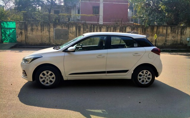 Second-hand 2018 Hyundai i20 1.2 Spotz for sale in New Delhi-8