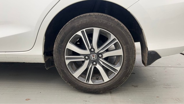 Second-hand 2024 Honda Amaze 2nd Gen VX for sale in Kolkata-19