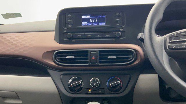 Second-hand 2022 Hyundai Aura S Diesel for sale in Kolkata-25