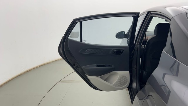 Second-hand 2022 Hyundai Aura S Diesel for sale in Kolkata-24