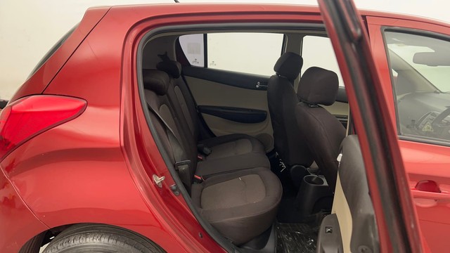 Second-hand 2014 Hyundai i20 Sportz 1.4 CRDi for sale in Kolkata-36